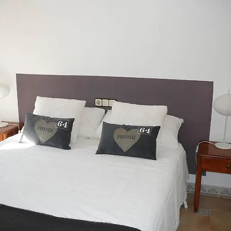 Apartman House With 3 Bedrooms In S'illot-cala Morlanda, With Furnished Terrace