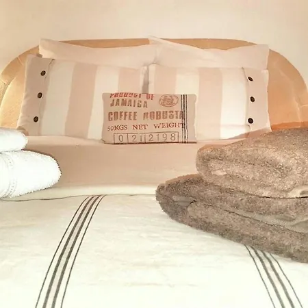 Apartman House With 3 Bedrooms In S'illot-cala Morlanda, With Furnished Terrace *